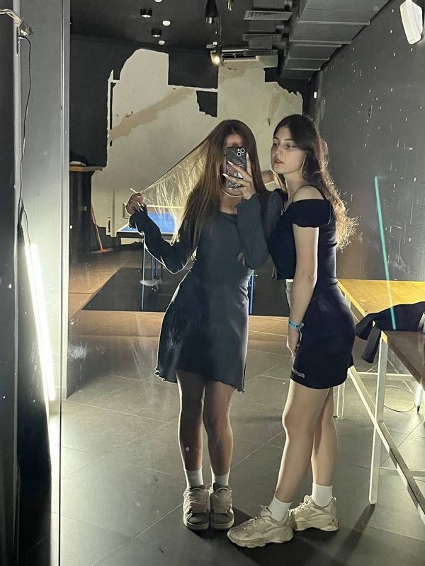 Голые знакомства онлайн плюсы и минусы анонимного общения без одежды фото