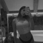 Случайная встреча в лифте превратила обычный день в порноисторию