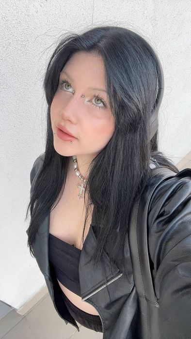 Бесплатный сайт знакомств для интимных встреч ищет партнеров рядом с вами фото