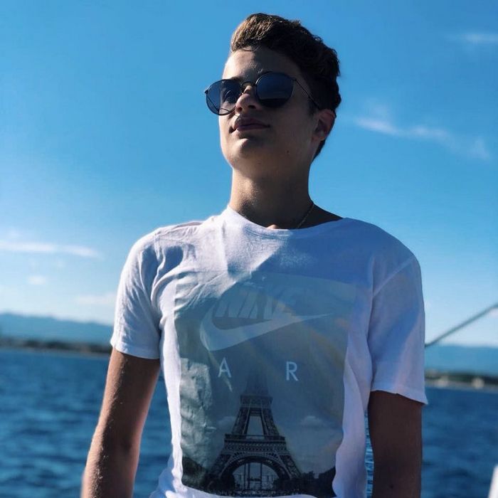 Скачать VK знакомства для поиска партнера и общения в соцсети фото