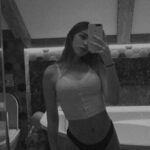 Случайная встреча в лифте превратила обычный день в порноисторию